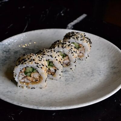 Большие Спайси роллы с копченым угрем в Нами по цене 1250 ₽