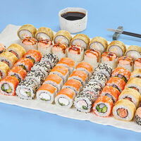 Сет Девочка с роллами в Галерея Суши