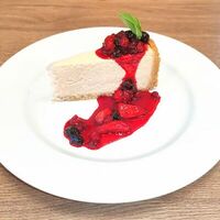 Чизкейк домашний Топленое молоко с ягодным фламбев Кокофреш