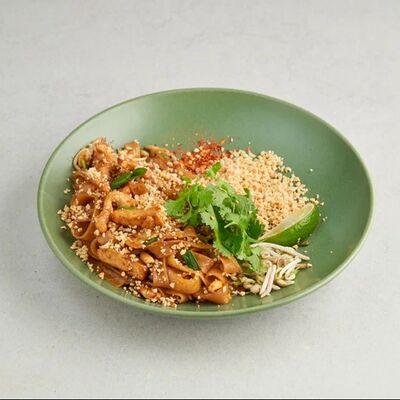 Пад тай с курицей в Chang по цене 630 ₽