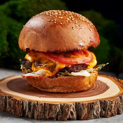 Классика с говяжьей котлетой в Гриль бар BQ по цене 720 ₽