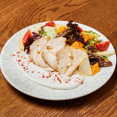 Салат с индейкой, тыквой и грушей в Дача по цене 710 ₽