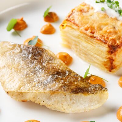 Филе судака с пюре из цветной капусты в Романов парк по цене 1350 ₽