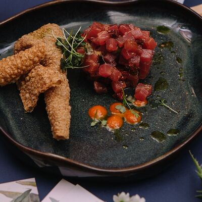 Тартар из тунца с вялеными томатами в Ойкумена по цене 790 ₽