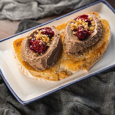 Бутерброд с куриным паштетом и вишней в Борщ по цене 319 ₽