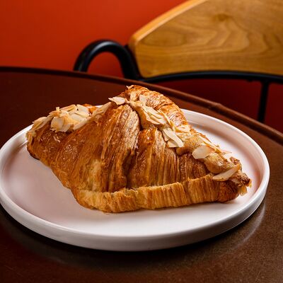 Круассан миндальный в Алёнка по цене 260 ₽