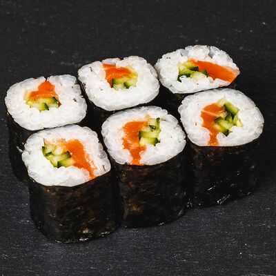 Ролл с лососем и огурцом в Nel tempo по цене 470 ₽