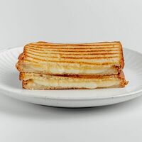 Тост с сыром в Cassette Cafe