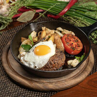 Бифштекс из говядины с яйцом в Британника