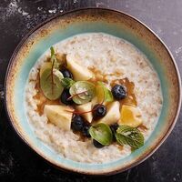 Каша овсяная с фруктами и карамелью в Anooka