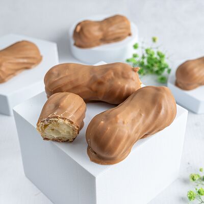 Эклеры мини в глазури из какао со сгущенным молоком в KanapeFest по цене 1720 ₽