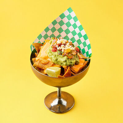 Начос с гуакамоле в La virgen по цене 720 ₽