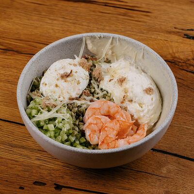 Зеленая гречка с муссом из пармезана и креветками в Sunny cafe по цене 930 ₽