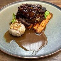 Говяжьи ребра с запеченной морковью в Houdini