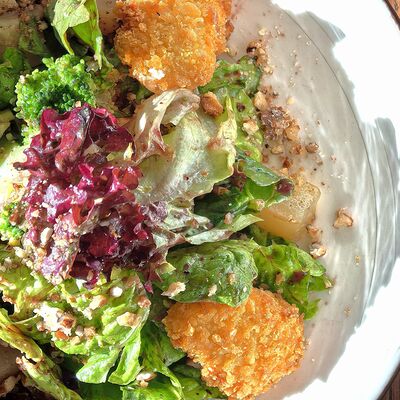 Салат с камамбером и грушей в Июль по цене 860 ₽