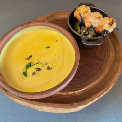 Тыквенный крем-суп с креветками в АМА по цене 690 ₽