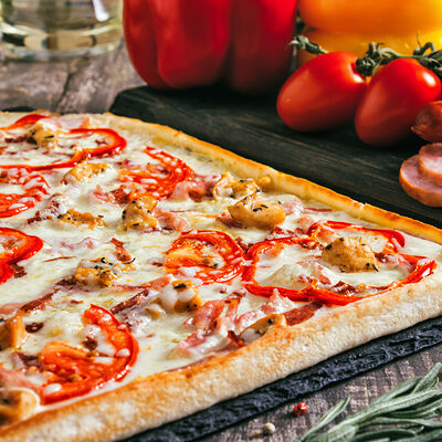 Пицца Домашняя в Pizza BonTon по цене 345 ₽