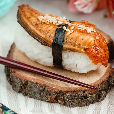 Суши с угрем в Мегаролл по цене 190 ₽