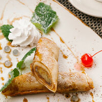 Блинчики с ореховой пастой и карамелизованным бананом в Имбирь