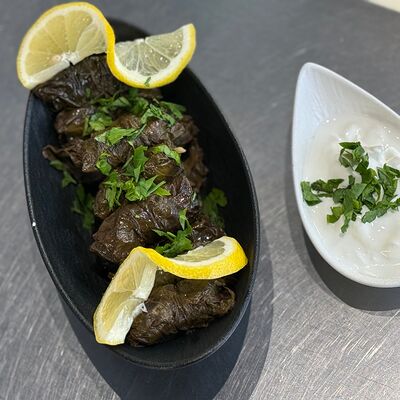 Долма из виноградных листьев в Мясо на мангале по цене 400 ₽