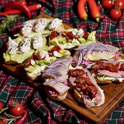 Сет брускетт в Harats pub по цене 920 ₽