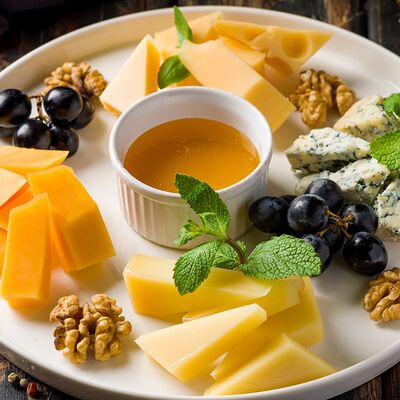 Ассорти европейских сыров в Арарат по цене 1450 ₽