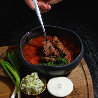 Борщ с брискетом в Крафтер по цене 700 ₽