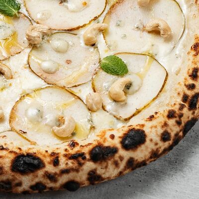 Пицца Груша с горгонзолой в Brooklyn Pizza по цене 750 ₽