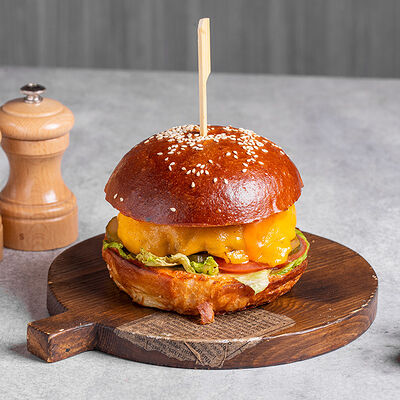 Чизбургер в Чайка по цене 720 ₽