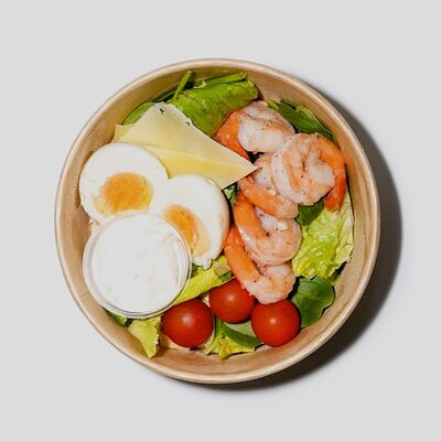 Салат-боул Цезарь с креветками в Surf Coffee x Maverick по цене 450 ₽