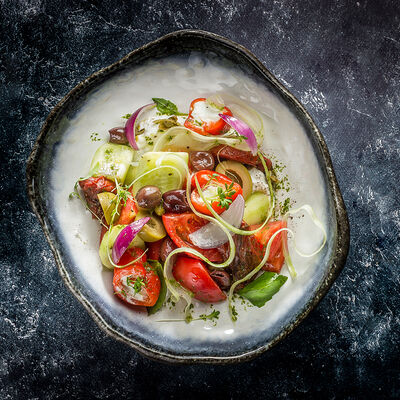 Салат Овощной с печёным перцем и сырным кремом в Ваще Огонь по цене 680 ₽