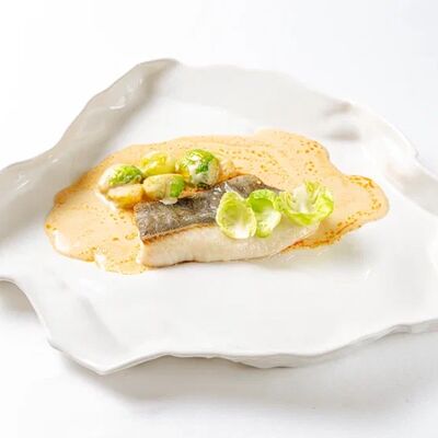 Запеченное филе черной трески с брюссельской капустой в Dodici Seafood по цене 1480 ₽