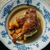 Утиная ножка конфи с картофельным пюре и соусом грейви в Lele Kitchen & Wine по цене 1250