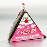 Онигири с семгой в Фуджи онигири