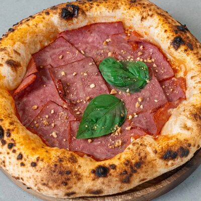 Пицца с Ветчиной (Халяль)в Hug по цене 650 ₽