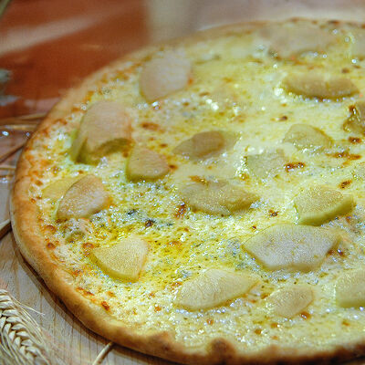 Пицца Груша и сыр с плесенью в Bellagio по цене 1100 ₽