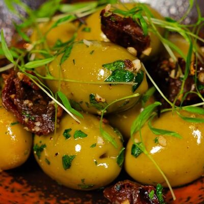 Маринованные оливки, запечённые с томатами на углях в Гоголь по цене 450 ₽