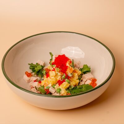 Оливье с цыпленком в Cream Soda по цене 600 ₽