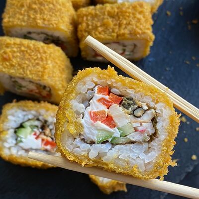 Ролл Спайси темпурный в PANDA SUSHI по цене 459 ₽