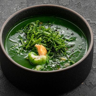 Крем-суп из шпината и креветками в Вода & Еда по цене 687 ₽