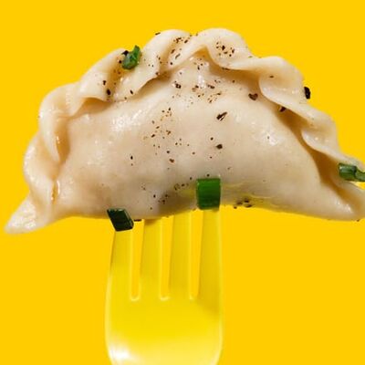 Пельмени с курицей и сыром в Тесто по цене 385 ₽