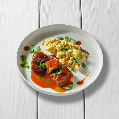 Телячьи щечки с мятым картофелем и соусом демиглас в Перчини по цене 910 ₽