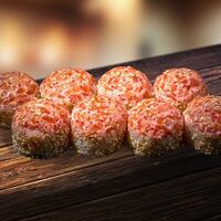 Ролл с острым лососем и крабом в Суши Рай