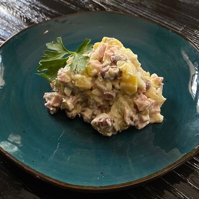 Салат из ветчины и консервированной фасоли в Длинный нос по цене 195 ₽