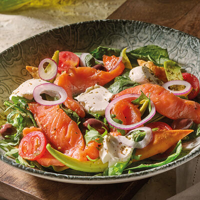 Салат с лососем слабой соли и авокадо в Pizzarella36 по цене 990 ₽