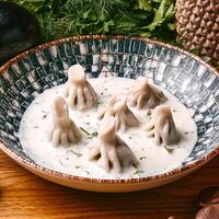 Мини-хинкали с грибами и соусом мацони в Дэда