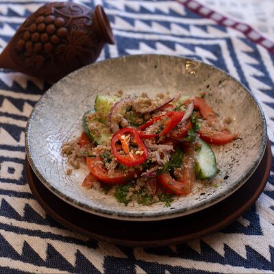 Домашний салат с грецким орехом в Грузинский дом марабда по цене 395 ₽