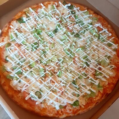Цезарь с креветками в Вкусно Пицца по цене 990 ₽