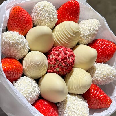 Клубника в шоколаде букет Для неёв Клубника в шоколаде Simple Berry по цене 4990 ₽