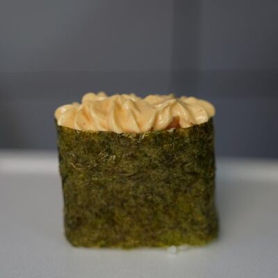 Гункан острый с креветкой в Rolloff по цене 156 ₽